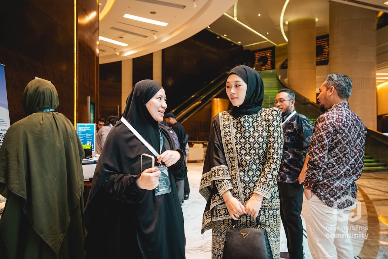 Attendees in conversation as the conference opens
