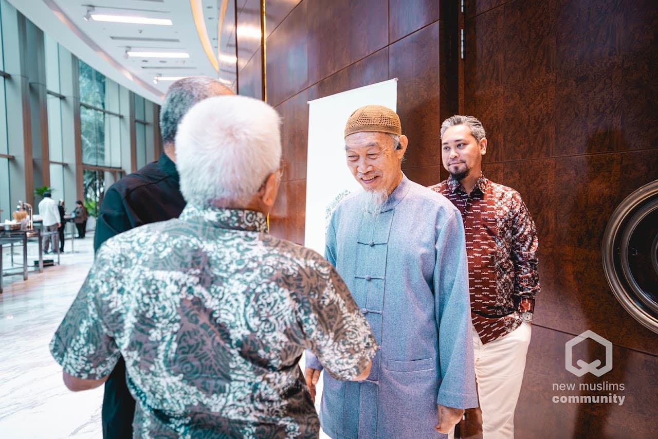 Guests greeting one another